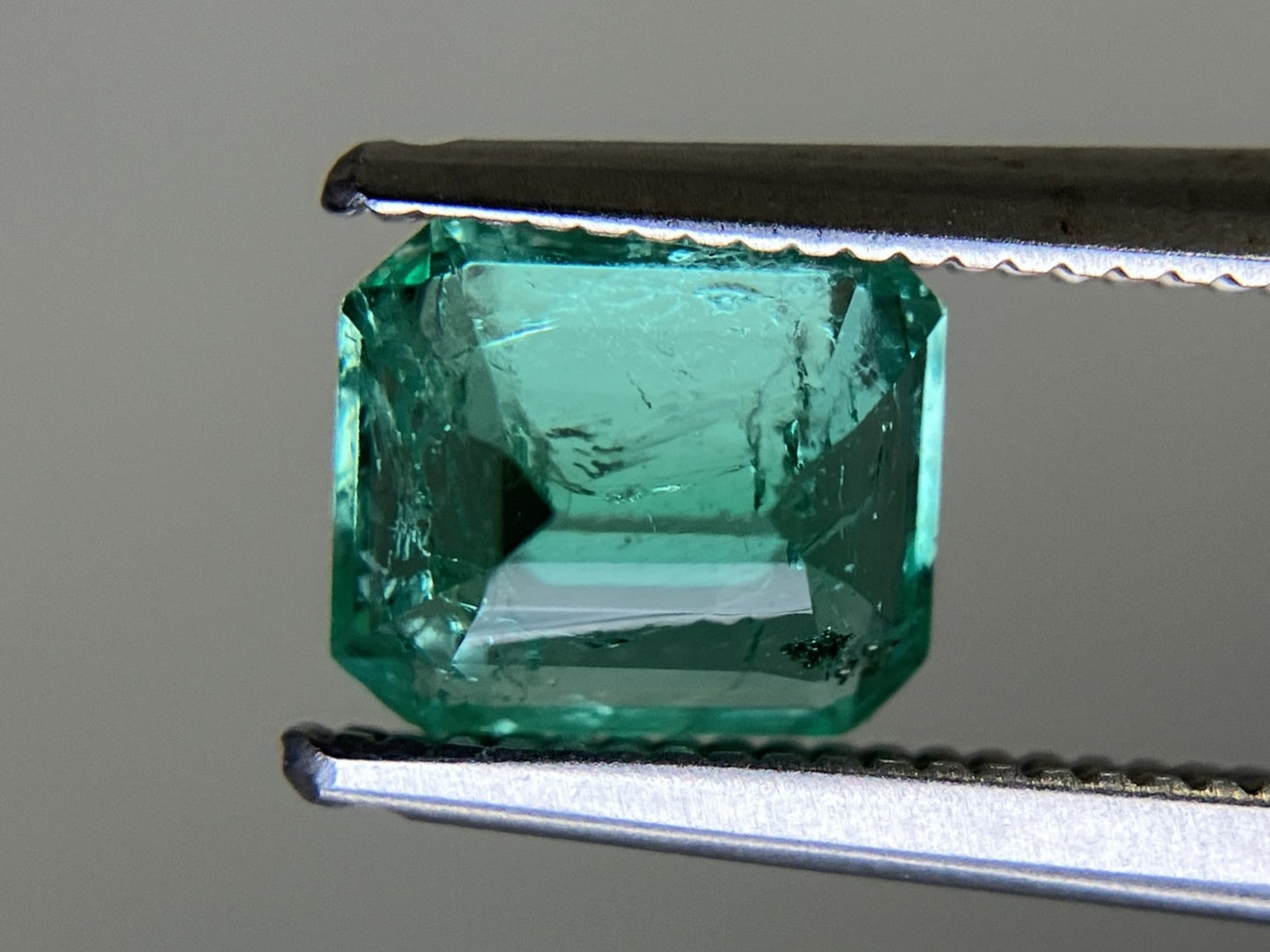 エメラルド  天然  1.134ct  中央宝石ソーティング付き 6.86㎜×5.98㎜×4,14㎜   天然 ルース（ 裸石 ） 5667YY