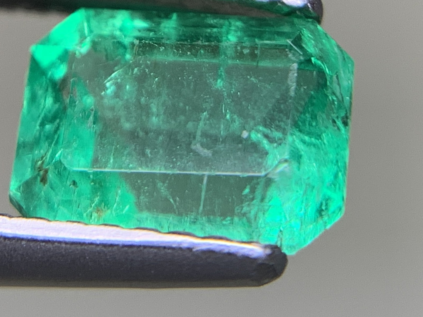 エメラルド  1.78ct  GIA宝石鑑別書付き  Colombia 8.27㎜×6.50㎜×4.75㎜  ルース（ 裸石 ）   2122Y