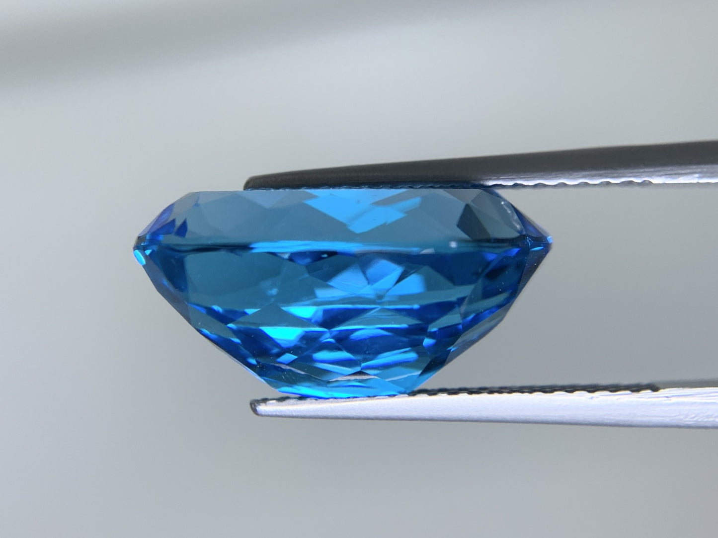 ブルートパーズ 天然 16.161ct 宝石ソーティング付き 17.6㎜×12.7㎜×8.9㎜ ルース（ 裸石 ） 8332Y