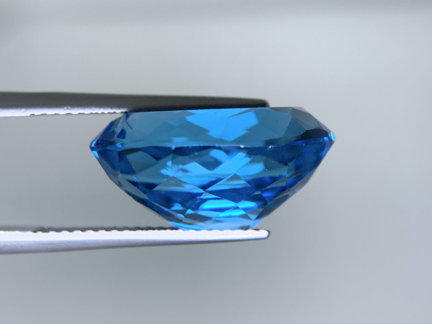 ブルートパーズ 天然 16.161ct 宝石ソーティング付き 17.6㎜×12.7㎜×8.9㎜ ルース（ 裸石 ） 8332Y