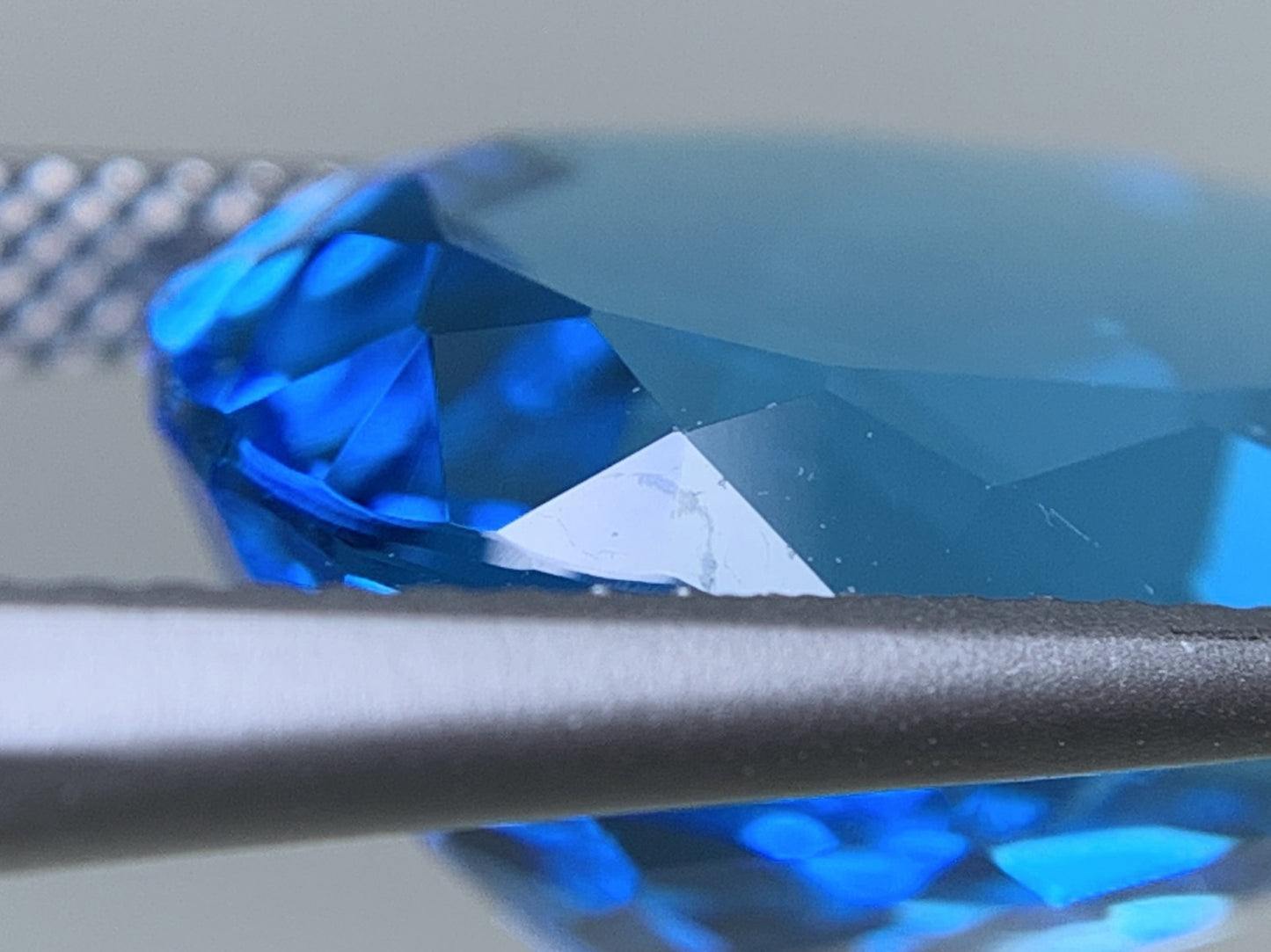 ブルートパーズ 天然 16.161ct 宝石ソーティング付き 17.6㎜×12.7㎜×8.9㎜ ルース（ 裸石 ） 8332Y