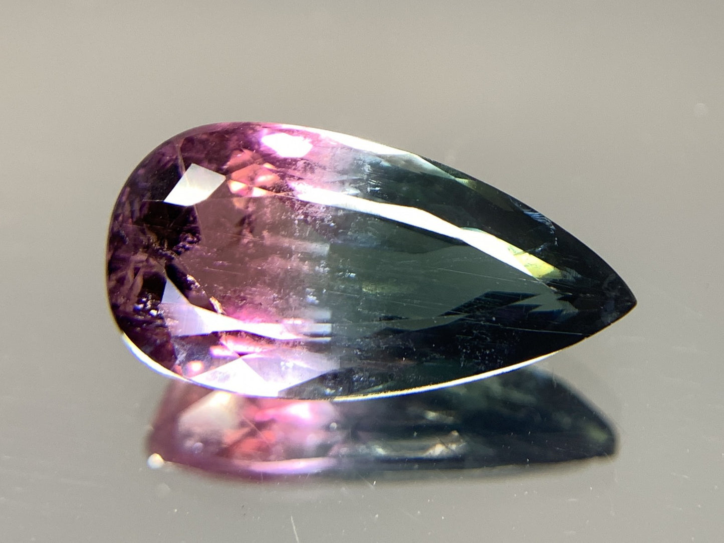 パーティカラードトルマリン 天然 6.878ct 中央宝石ソーティング付き 17.87㎜×9.31㎜×6.31㎜ ルース（ 裸石 ） 7109Y