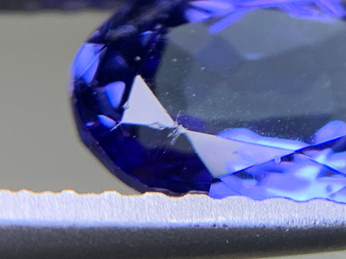 タンザナイト 1.252ct 宝石ソーティング付き  7.9㎜×5.8㎜×3.3㎜  ルース（ 裸石 ） 3195Y