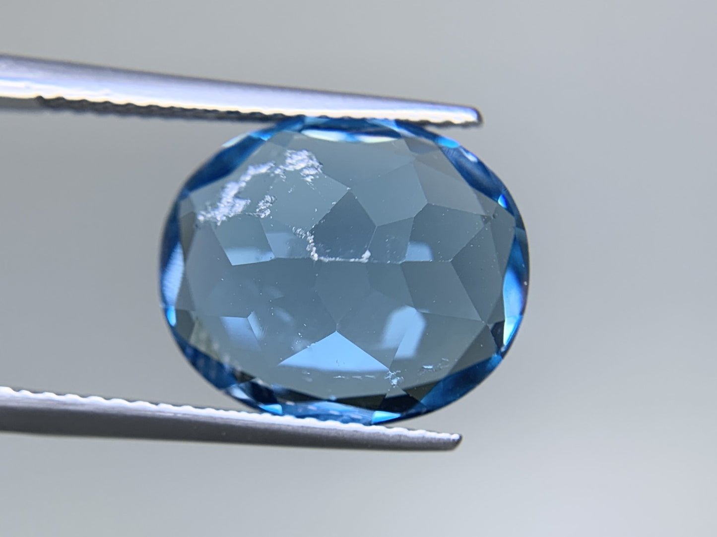 ブルートパーズ 天然 8.625ct 宝石ソーティング付き 13.9㎜×11.9㎜×6.5㎜ ルース（ 裸石 ） 8343Y