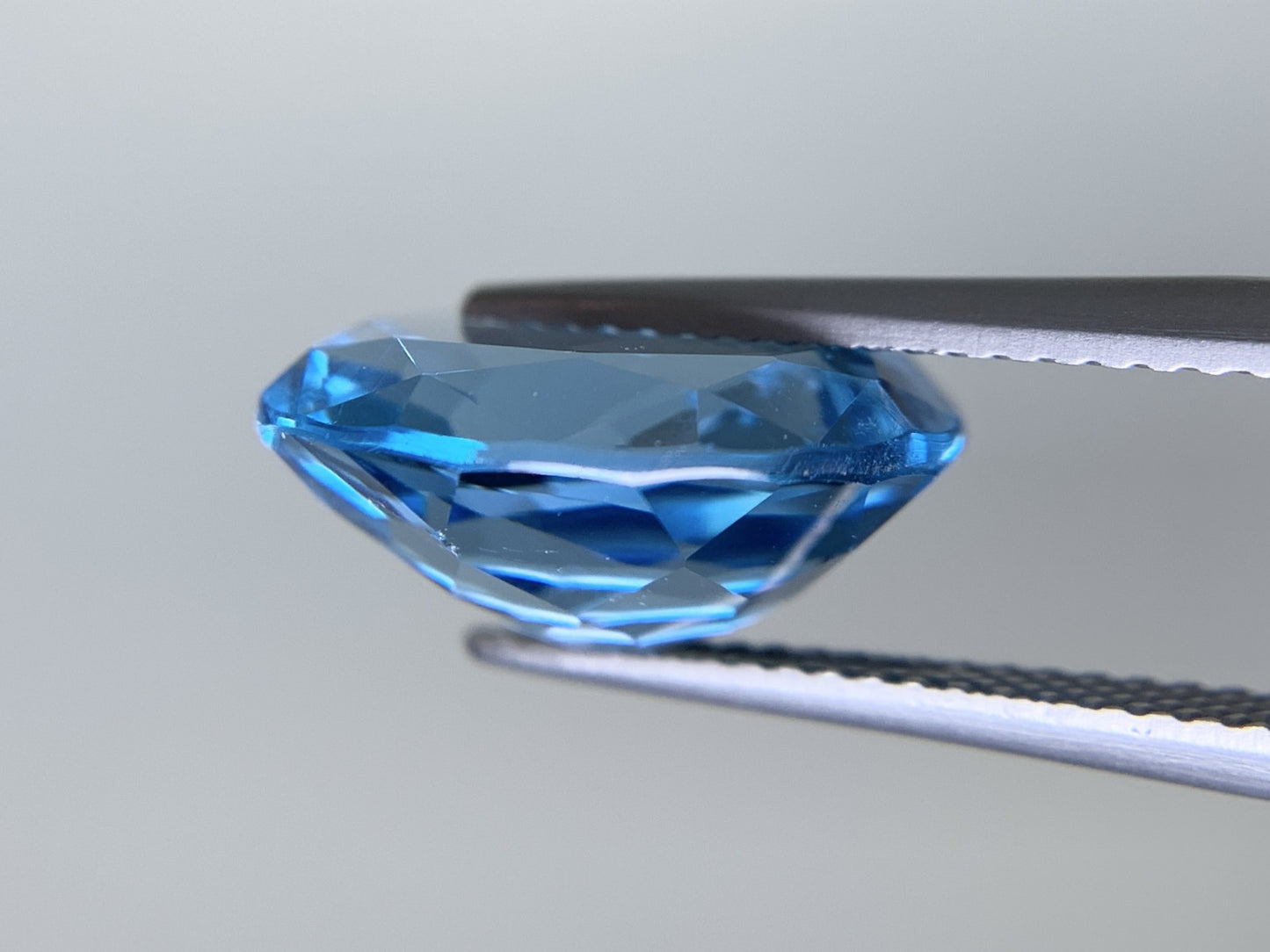 ブルートパーズ 天然 8.625ct 宝石ソーティング付き 13.9㎜×11.9㎜×6.5㎜ ルース（ 裸石 ） 8343Y
