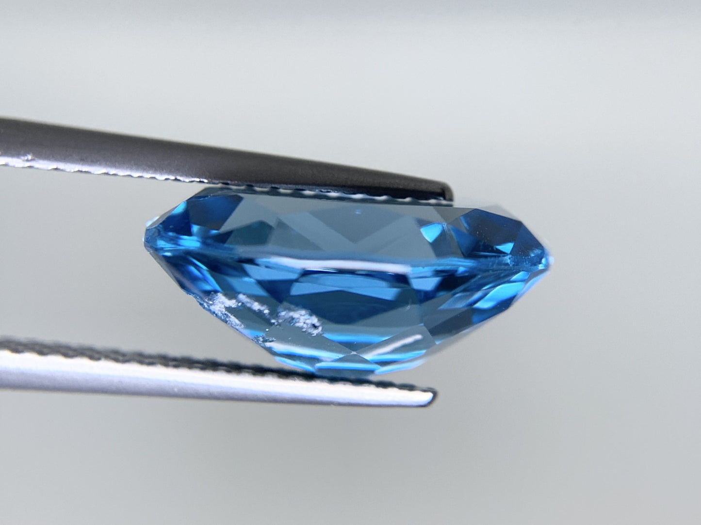 ブルートパーズ 天然 8.625ct 宝石ソーティング付き 13.9㎜×11.9㎜×6.5㎜ ルース（ 裸石 ） 8343Y