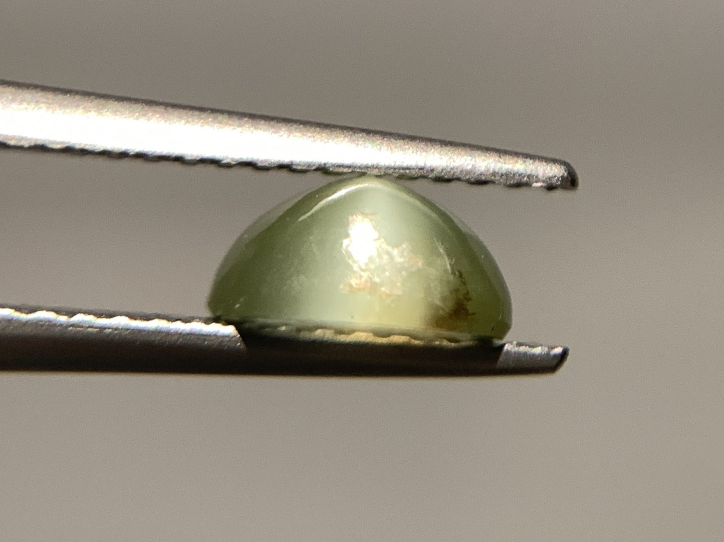 ネフライトキャッツアイ 天然 1.630ct 宝石ソーティング付き 7.6㎜×7.0㎜×3.6㎜ ルース（ 裸石 ） 5035Y