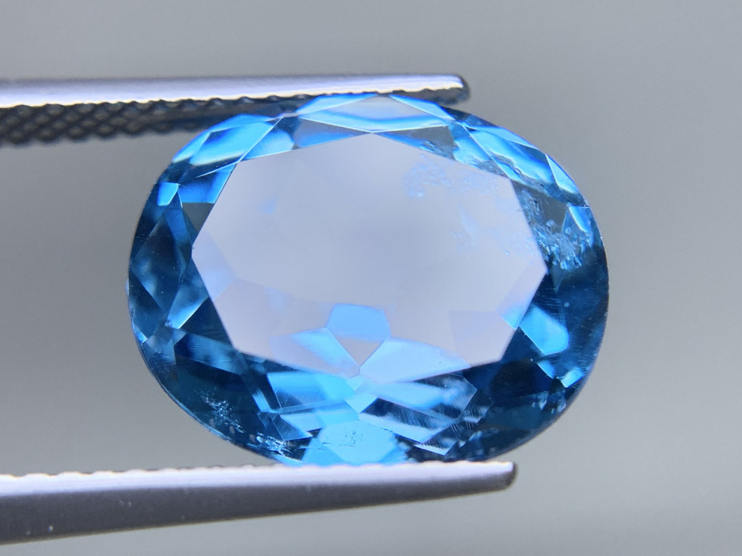 ブルートパーズ 天然 8.625ct 宝石ソーティング付き 13.9㎜×11.9㎜×6.5㎜ ルース（ 裸石 ） 8343Y