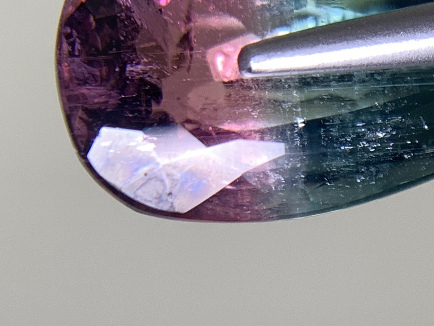 パーティカラードトルマリン 天然 6.878ct 中央宝石ソーティング付き 17.87㎜×9.31㎜×6.31㎜ ルース（ 裸石 ） 7109Y