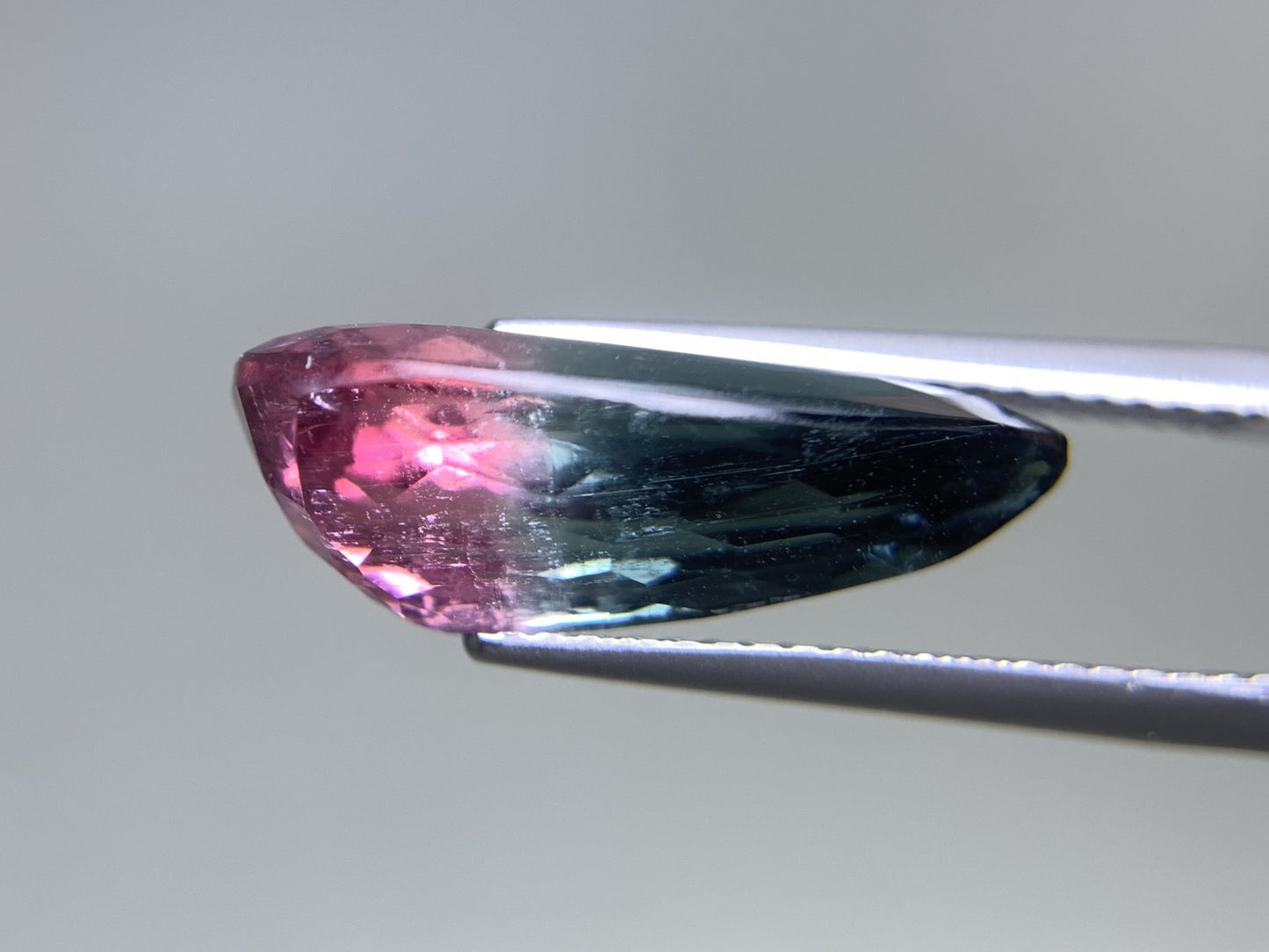 パーティカラードトルマリン 天然 6.878ct 中央宝石ソーティング付き 17.87㎜×9.31㎜×6.31㎜ ルース（ 裸石 ） 7109Y