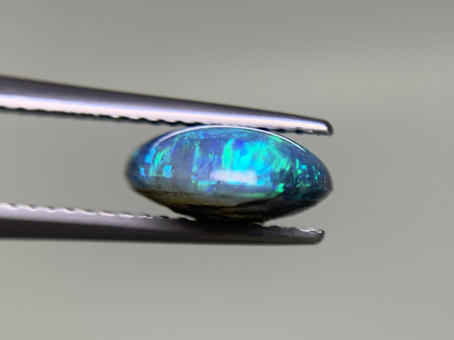 ブラックオパール 2.955ct 宝石ソーティング付き  12.7㎜×9.5㎜×4.4㎜  ルース（ 裸石 ） 3214Y