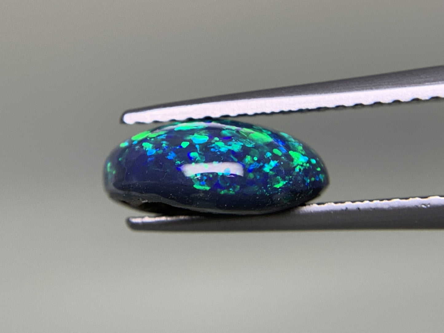 ブラックオパール 2.864ct 宝石ソーティング付き  11.2㎜×10.0㎜×4.9㎜  ルース（ 裸石 ） 3198Y
