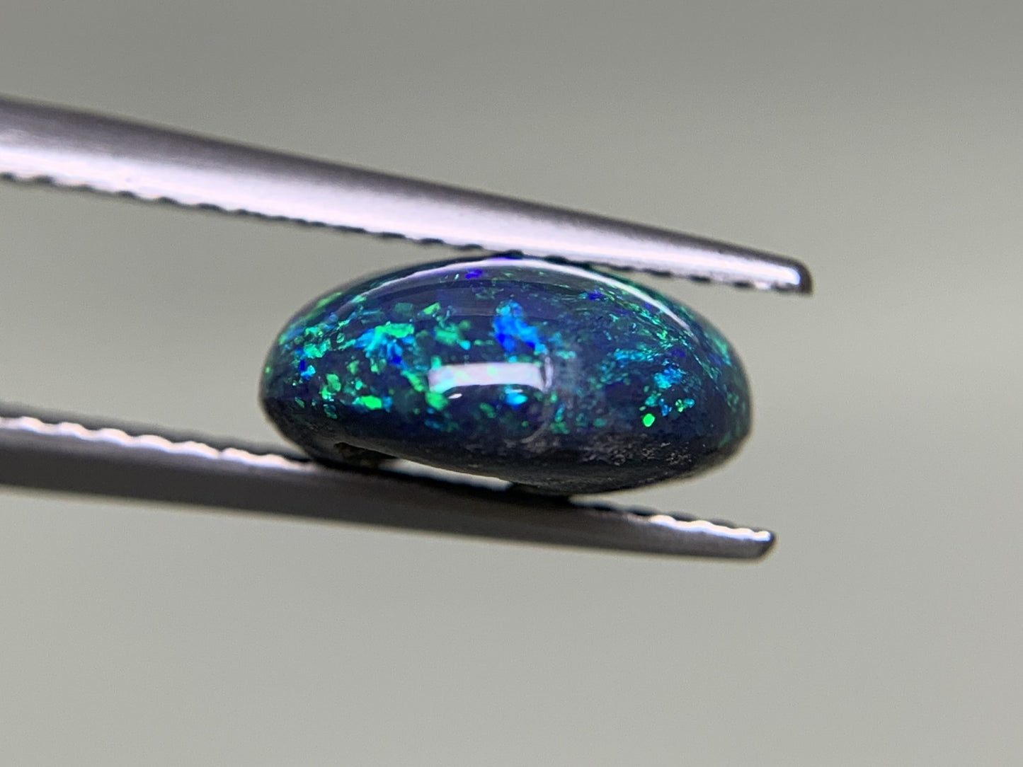 ブラックオパール 2.864ct 宝石ソーティング付き  11.2㎜×10.0㎜×4.9㎜  ルース（ 裸石 ） 3198Y