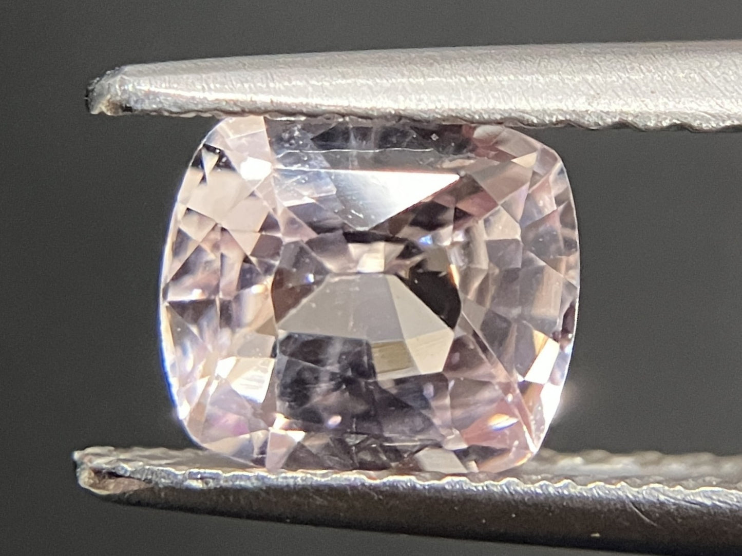 サファイア 1.23ct GIA鑑別書付き 非加熱 6.56㎜×5.98㎜×3.61㎜ ルース（ 裸石 ） 3830YY