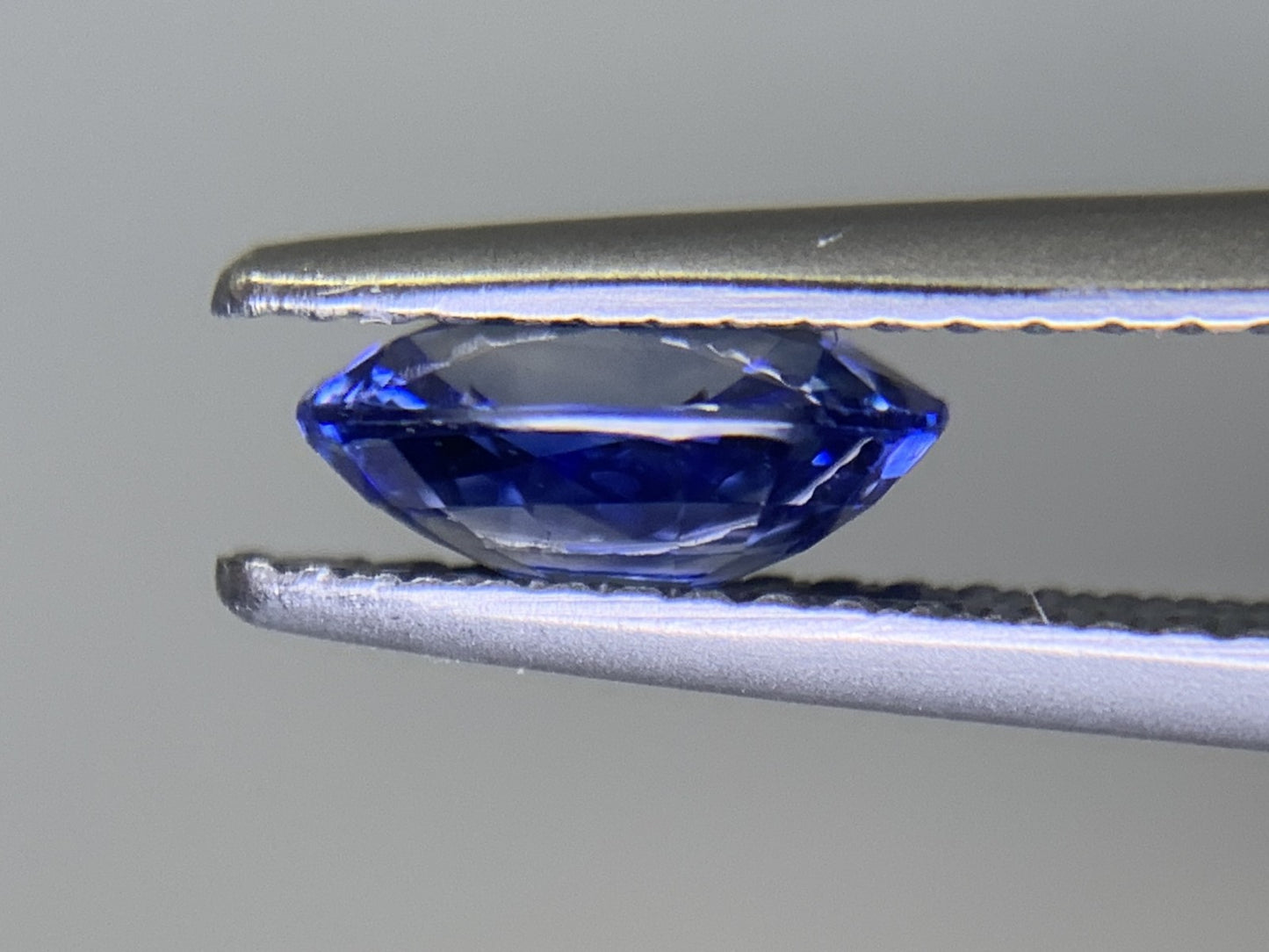 サファイア 1.321ct  宝石ソーティング付き  7.8㎜×5.5㎜×3.3㎜ ルース（ 裸石 ） 1824Y