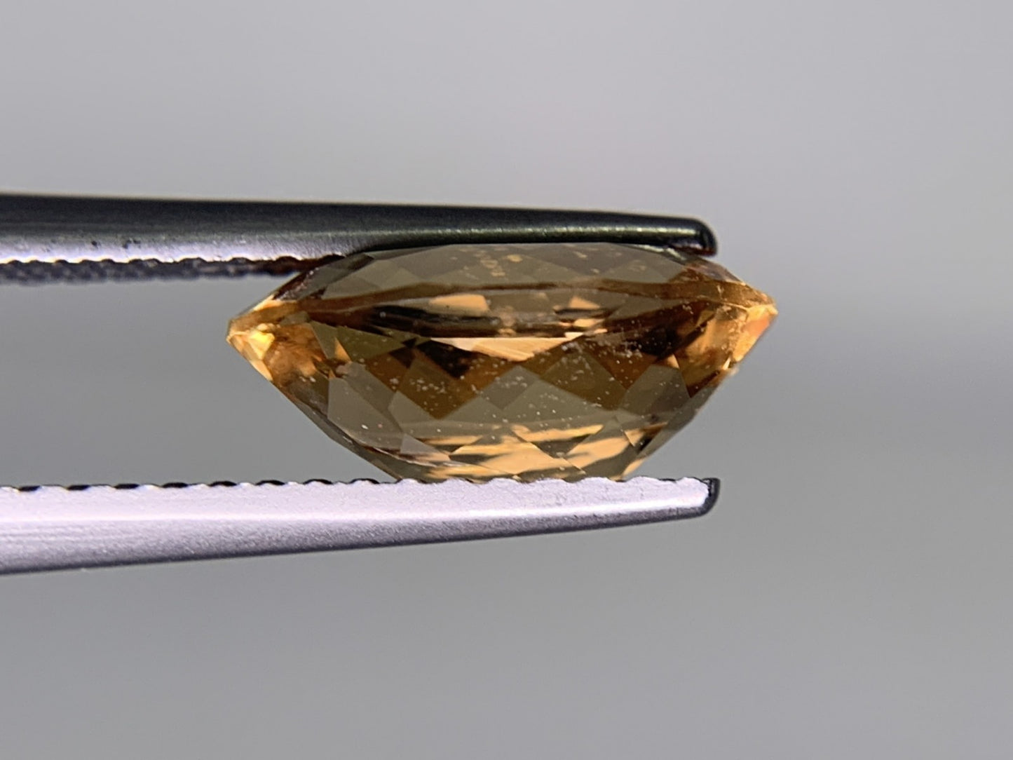 インペリアルトパーズ 2.402ct　宝石ソーティング付き　 縦10.3㎜×横7.0㎜×高さ4.3㎜　 ルース（ 裸石 ）　 1419Y
