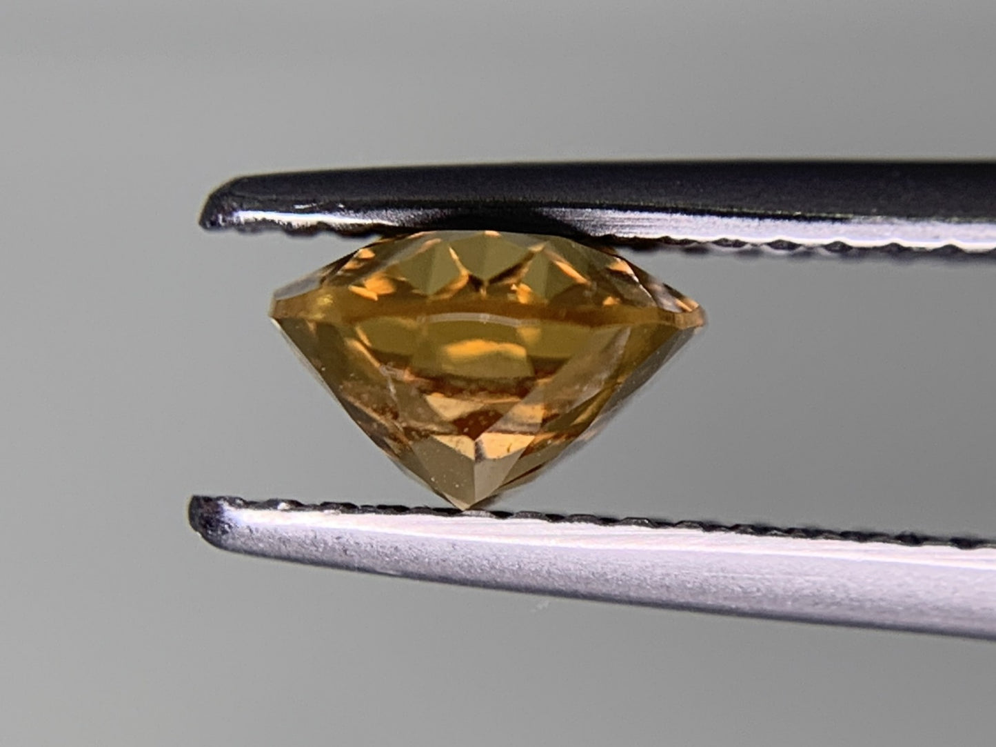 インペリアルトパーズ 2.402ct　宝石ソーティング付き　 縦10.3㎜×横7.0㎜×高さ4.3㎜　 ルース（ 裸石 ）　 1419Y