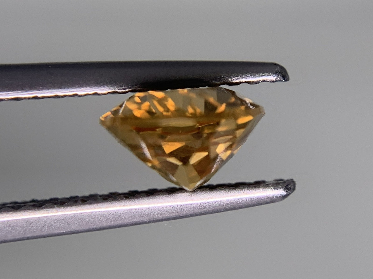 インペリアルトパーズ 2.402ct　宝石ソーティング付き　 縦10.3㎜×横7.0㎜×高さ4.3㎜　 ルース（ 裸石 ）　 1419Y