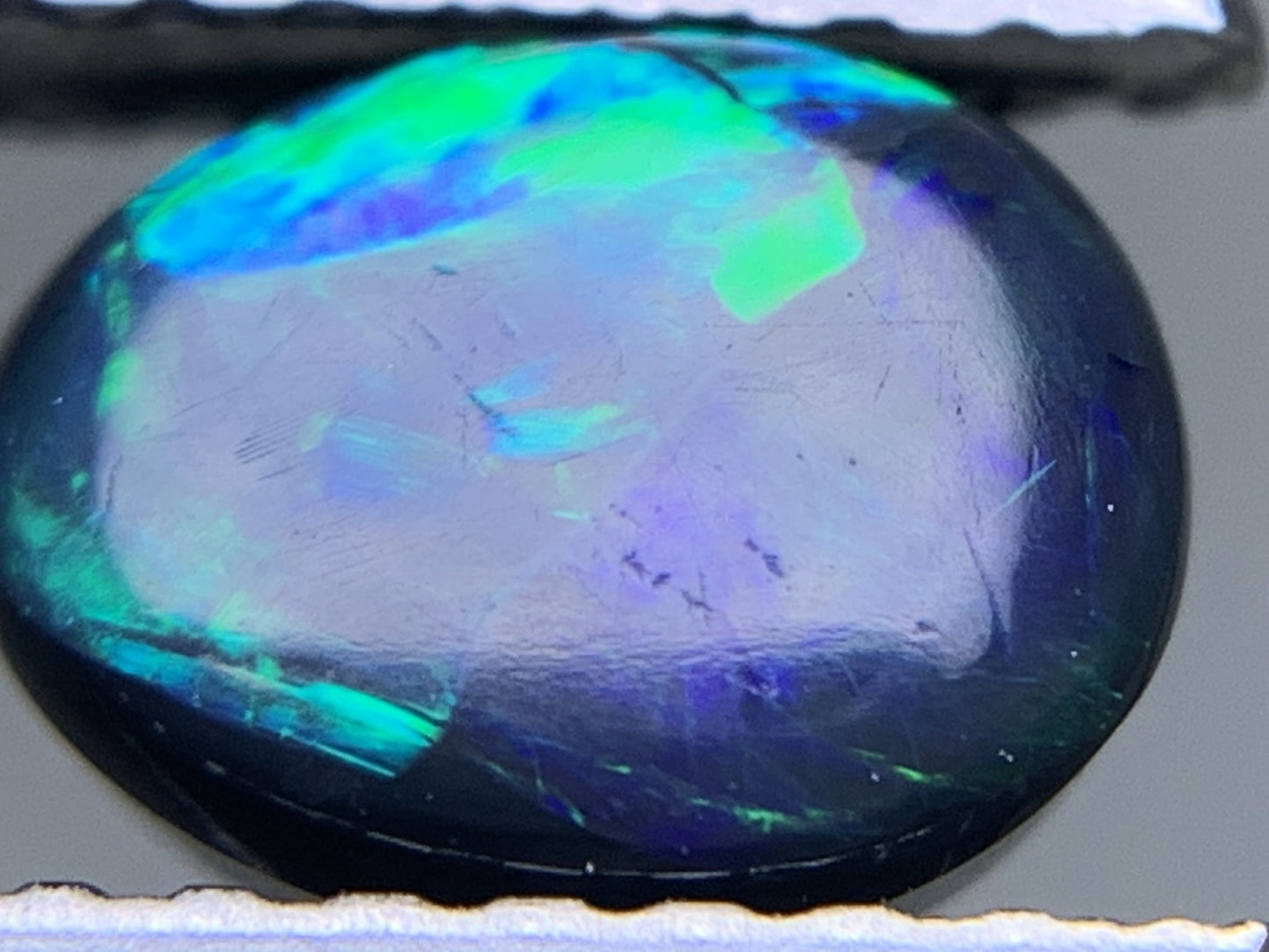 ブラックオパール 天然 0.797ct 宝石ソーティング付き 6.6㎜×5.3㎜×3.2㎜ ルース（ 裸石 ） 6230Y