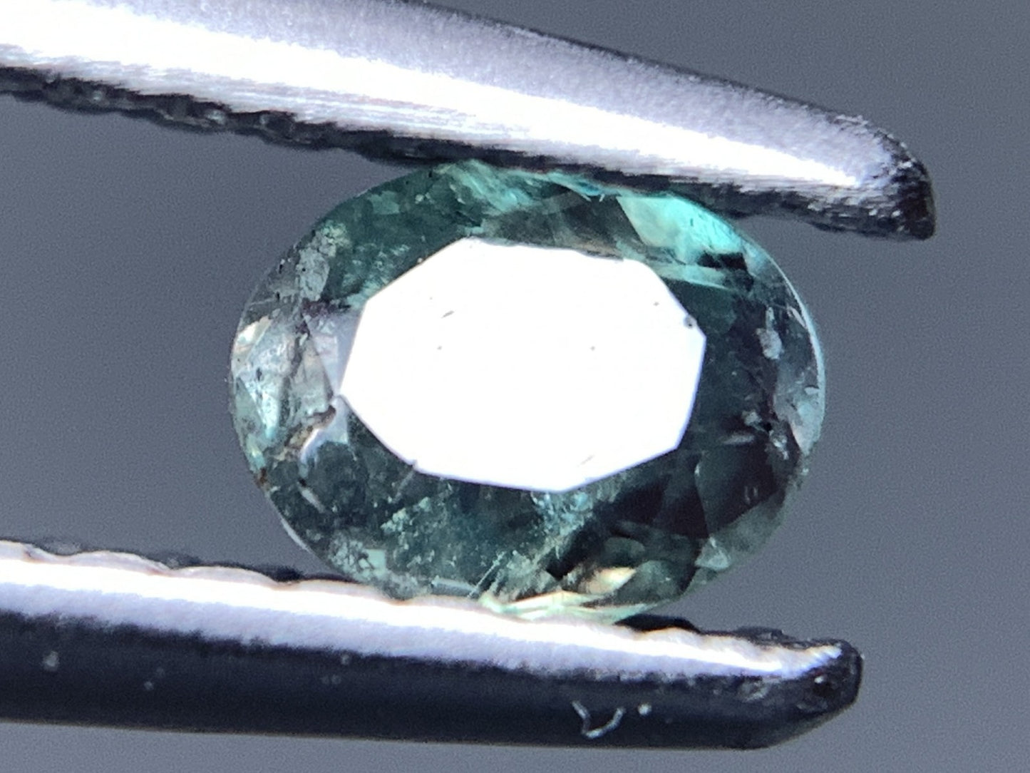 アレキサンドライト 天然 0.351ct 中央宝石ソーティング付き 4.65㎜×3.85㎜×2.38㎜ ルース（ 裸石 ） 7105Y