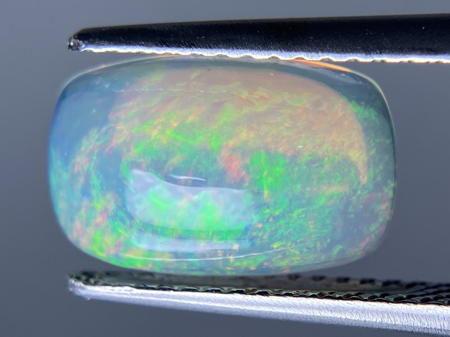 オパール 1.878ct 宝石ソーティング付き  11.9㎜×7.7㎜×3.9㎜  ルース（ 裸石 ） 3629YY