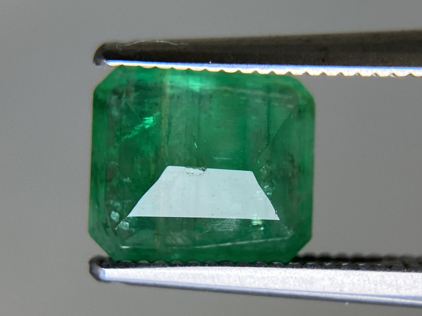 エメラルド 天然 1.640ct 中央宝石ソーティング付き 8.24㎜×7.11㎜×3.62㎜ 天然 ルース（ 裸石 ） 5651YY