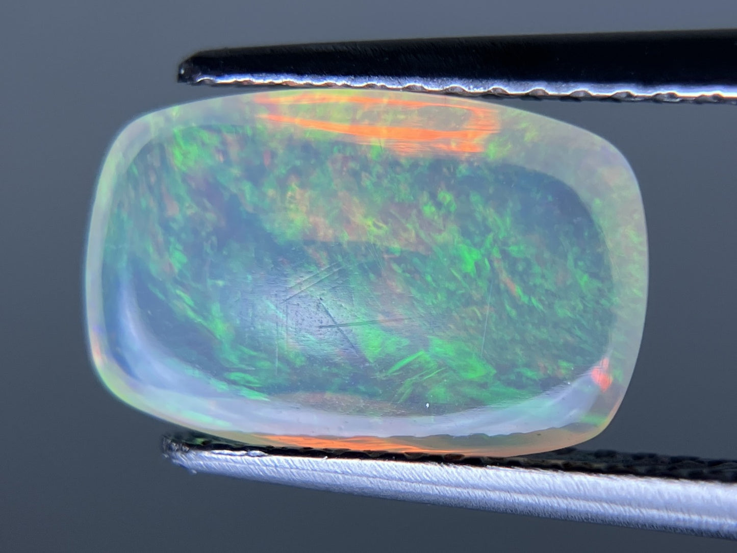 オパール 1.878ct 宝石ソーティング付き  11.9㎜×7.7㎜×3.9㎜  ルース（ 裸石 ） 3629YY
