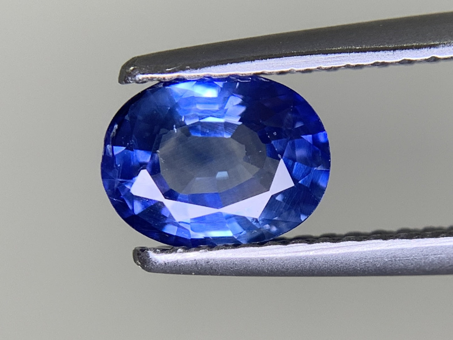 サファイア 1.277ct  宝石ソーティング付き  7.4㎜×5.9㎜×3.3㎜ ルース（ 裸石 ） 1828Y