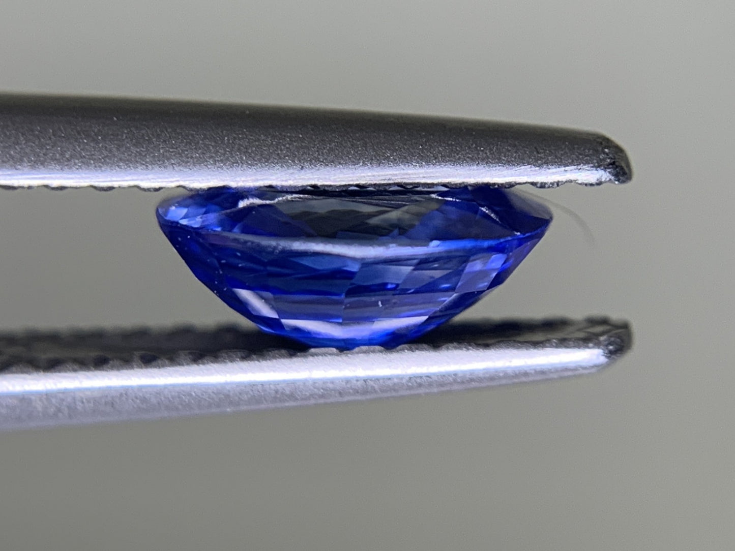 サファイア 1.277ct  宝石ソーティング付き  7.4㎜×5.9㎜×3.3㎜ ルース（ 裸石 ） 1828Y