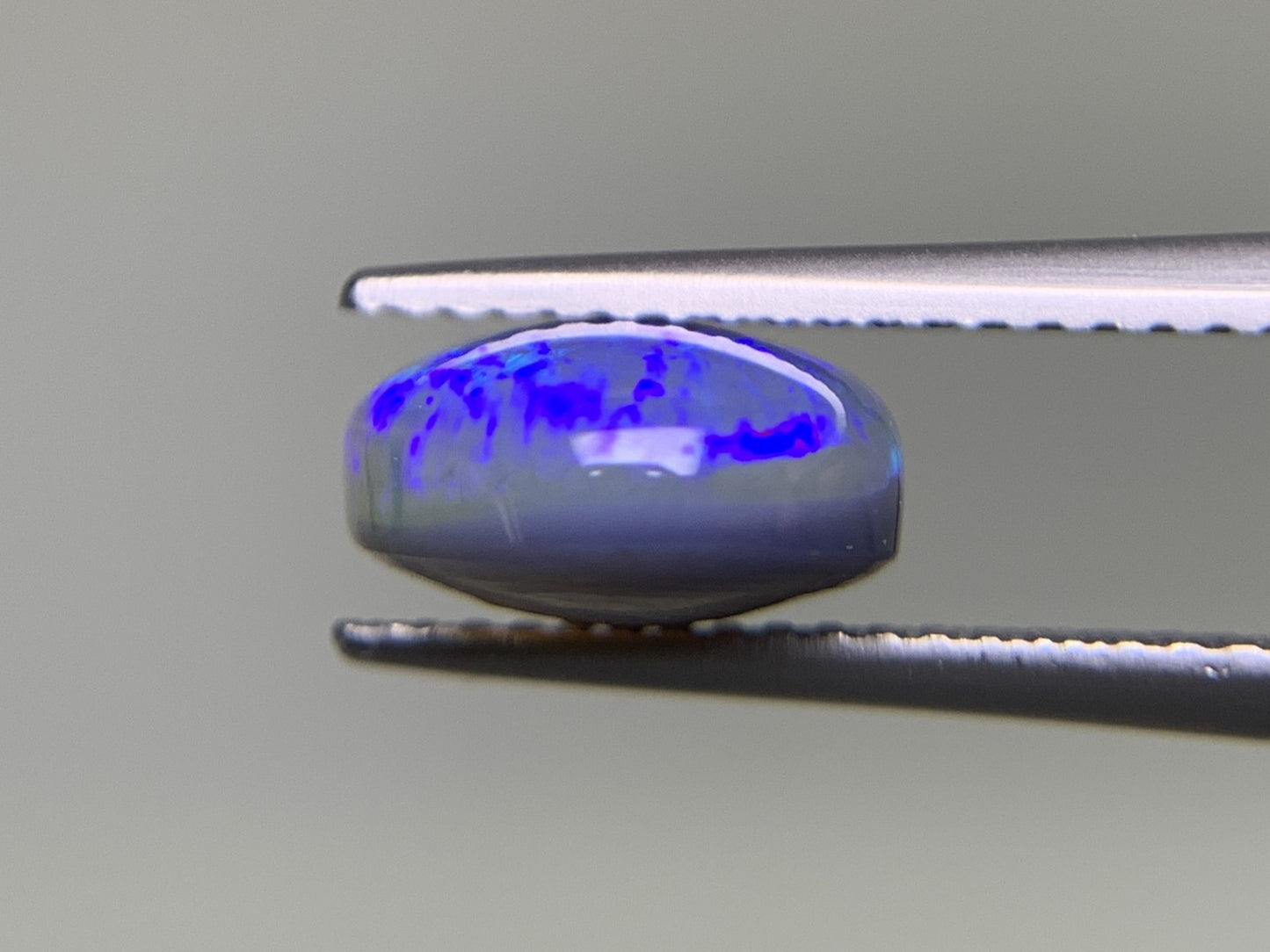 ブラックオパール 3.916ct 宝石ソーティング付き  13.4㎜×9.3㎜×5.1㎜  ルース（ 裸石 ） 3213Y