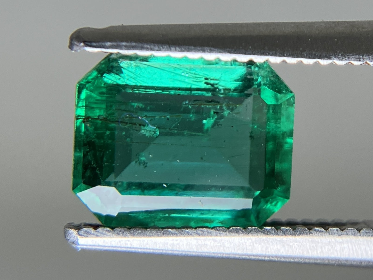 エメラルド 天然 1.540ct 中央宝石ソーティング付き 8.15㎜×6.43㎜×3.71㎜ 天然 ルース（ 裸石 ） 5717YY