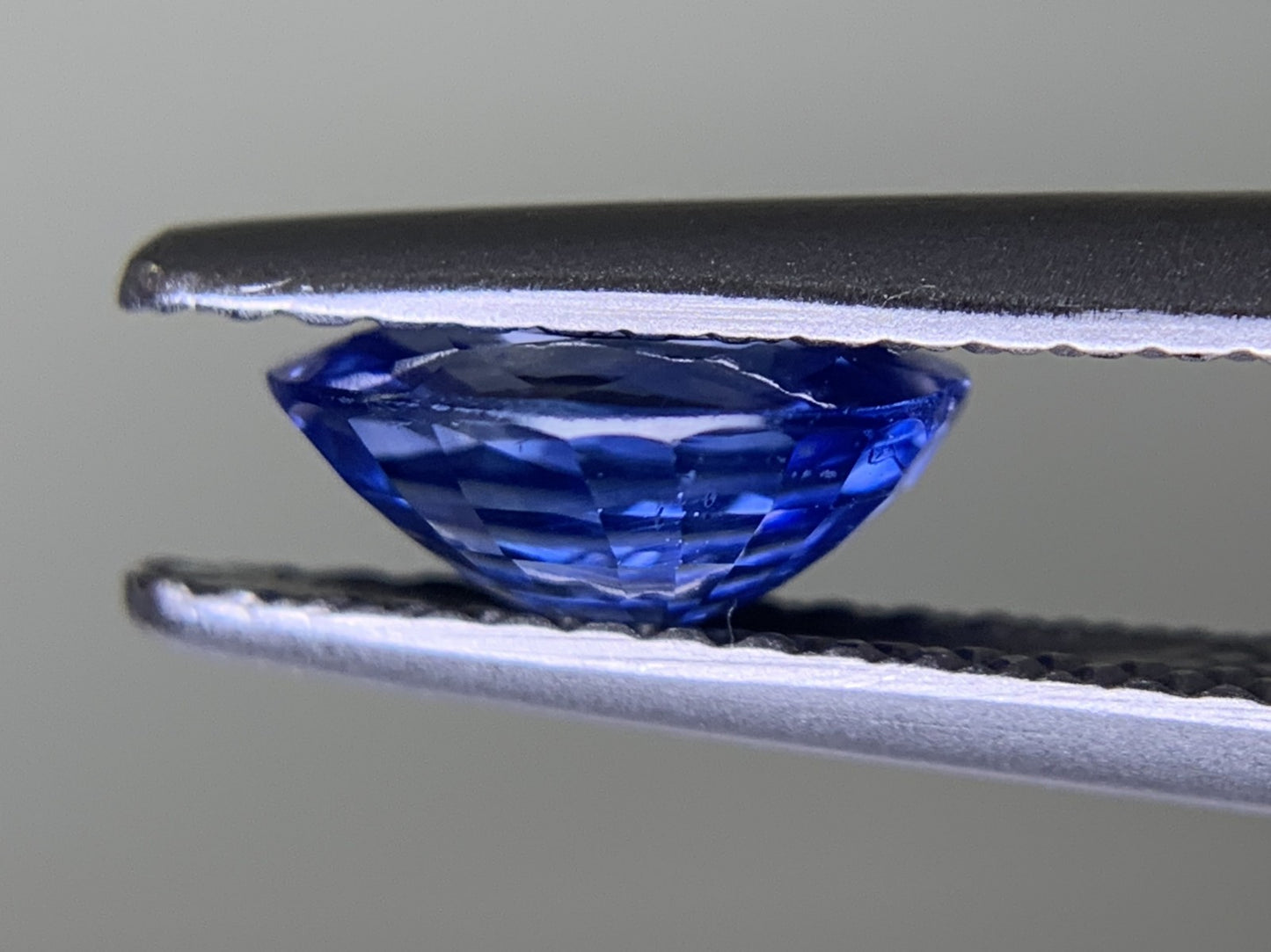 サファイア 1.277ct  宝石ソーティング付き  7.4㎜×5.9㎜×3.3㎜ ルース（ 裸石 ） 1828Y