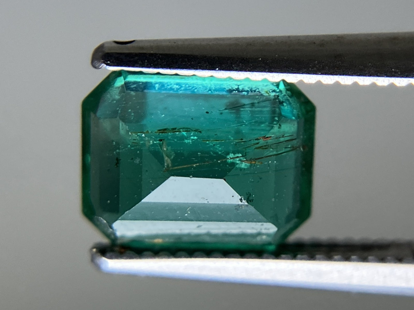 エメラルド 天然 1.540ct 中央宝石ソーティング付き 8.15㎜×6.43㎜×3.71㎜ 天然 ルース（ 裸石 ） 5717YY