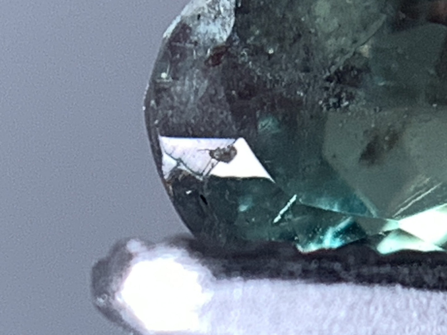 アレキサンドライト 天然 0.351ct 中央宝石ソーティング付き 4.65㎜×3.85㎜×2.38㎜ ルース（ 裸石 ） 7105Y