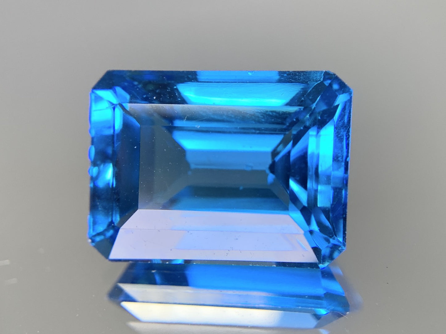 ブルートパーズ 天然 15.063ct 宝石ソーティング付き 15.9㎜×11.7㎜×8.3㎜ ルース（ 裸石 ） 8340Y