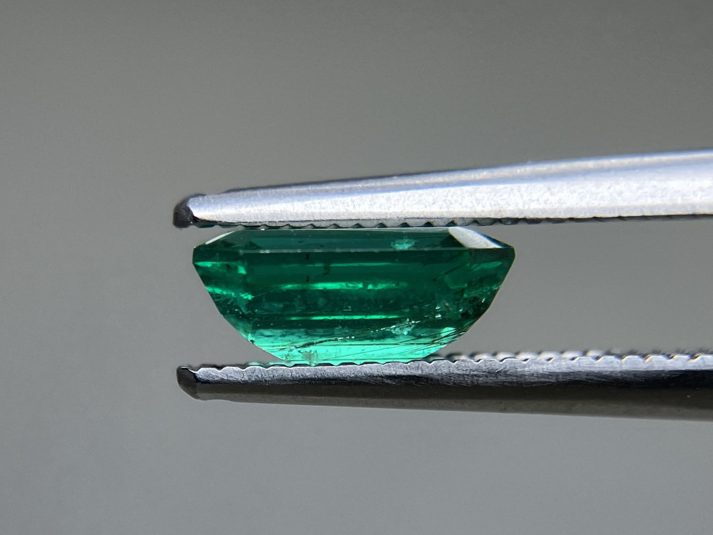 エメラルド 天然 1.540ct 中央宝石ソーティング付き 8.15㎜×6.43㎜×3.71㎜ 天然 ルース（ 裸石 ） 5717YY