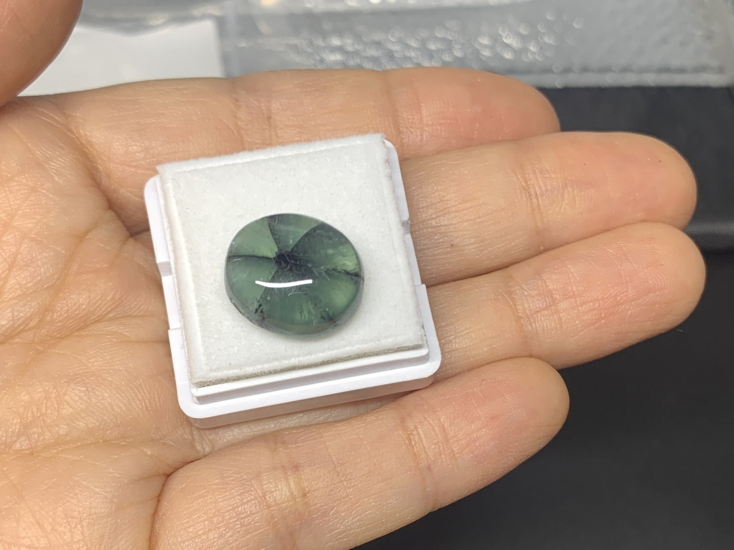 トラピッチェエメラルド  10.919ct  中央宝石ソーティング付き  14.8㎜×12.9㎜×7.3㎜  ルース（ 裸石 ） 3226Y
