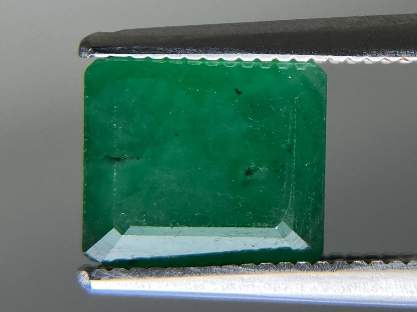エメラルド 天然 2.112ct 中央宝石ソーティング付き 8.04㎜×6.97㎜×4.35㎜ 天然 ルース（ 裸石 ） 5663YY