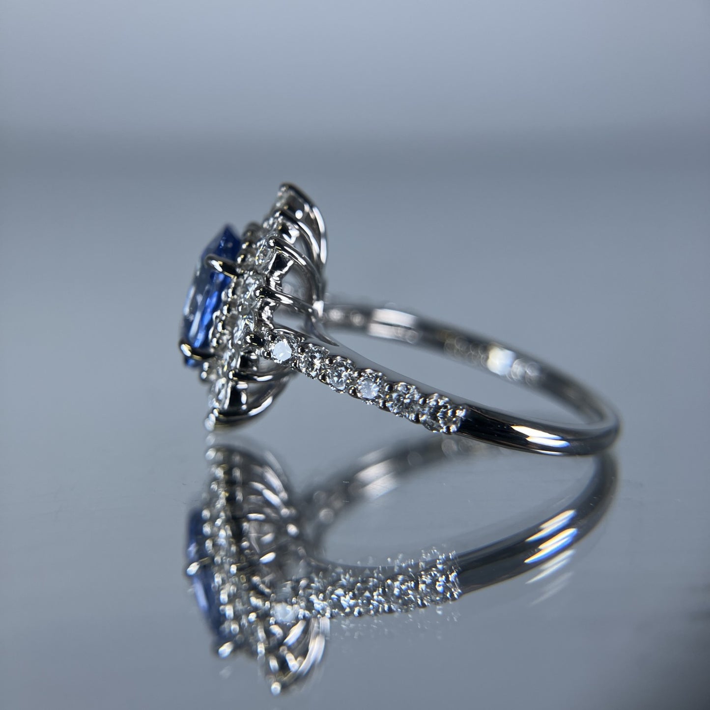 サファイア 1.85ct 非加熱 NoHeat コンフラワーブルー Cornflower blue AIGS鑑別書 D0.78ct PT900 4.7g 指輪 8178K