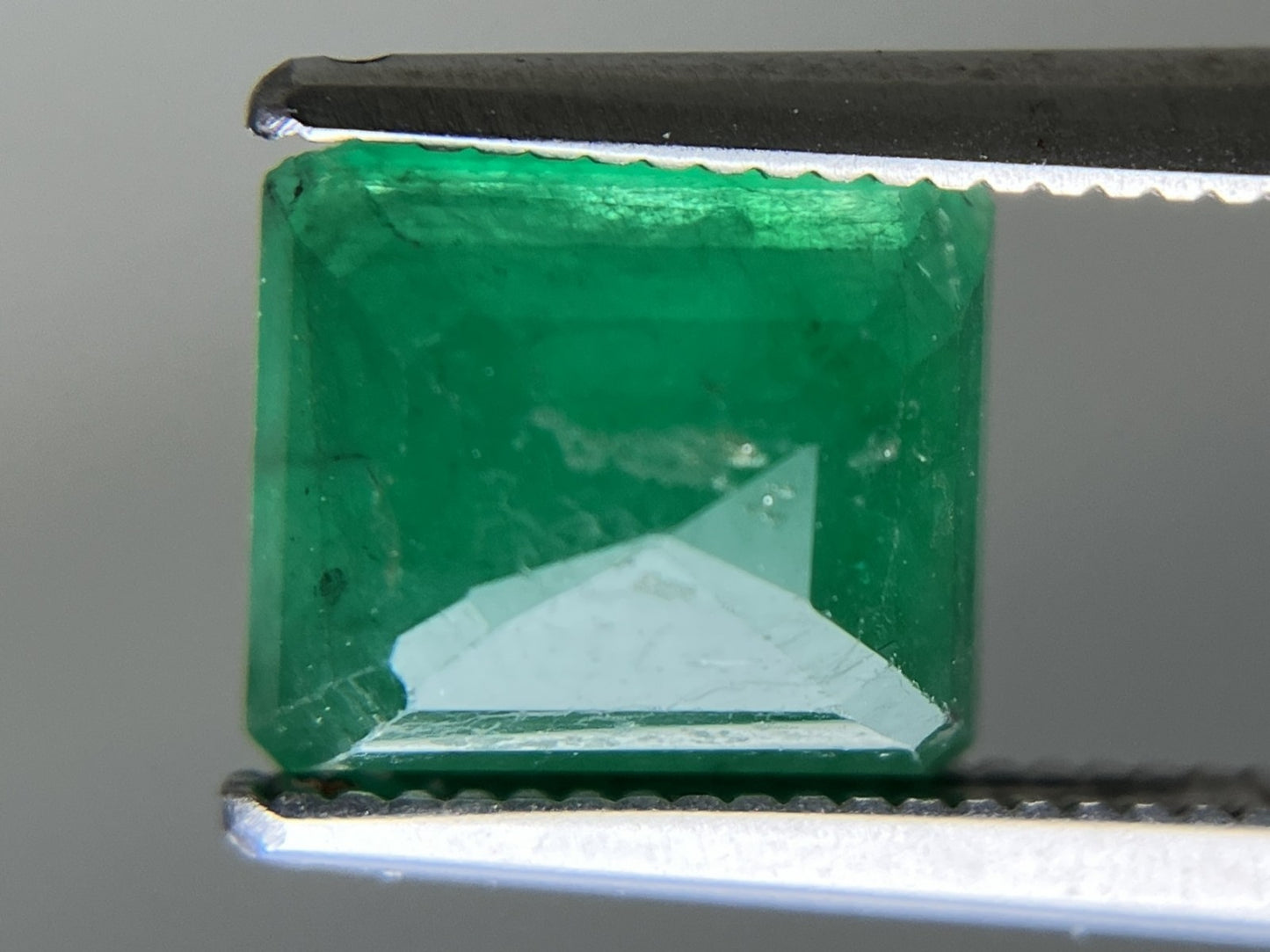 エメラルド 天然 2.112ct 中央宝石ソーティング付き 8.04㎜×6.97㎜×4.35㎜ 天然 ルース（ 裸石 ） 5663YY