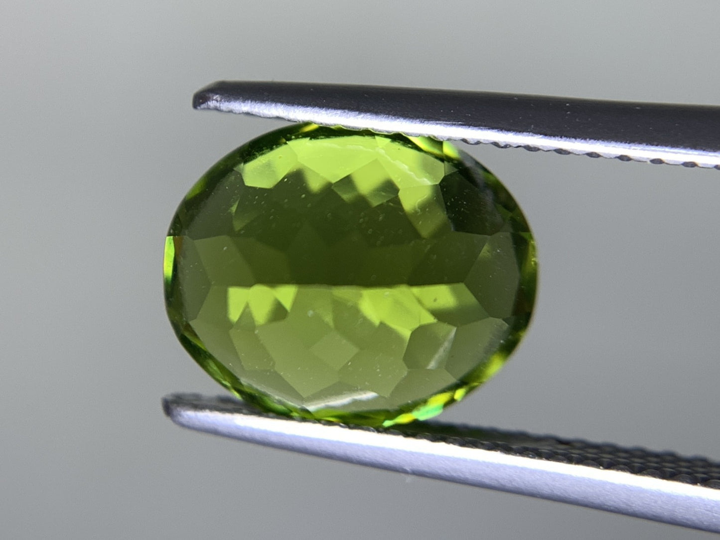 ペリドット 天然 4.423ct 宝石ソーティング付き 10.9㎜×9.0㎜×6.4㎜ ルース（ 裸石 ） 7295Y