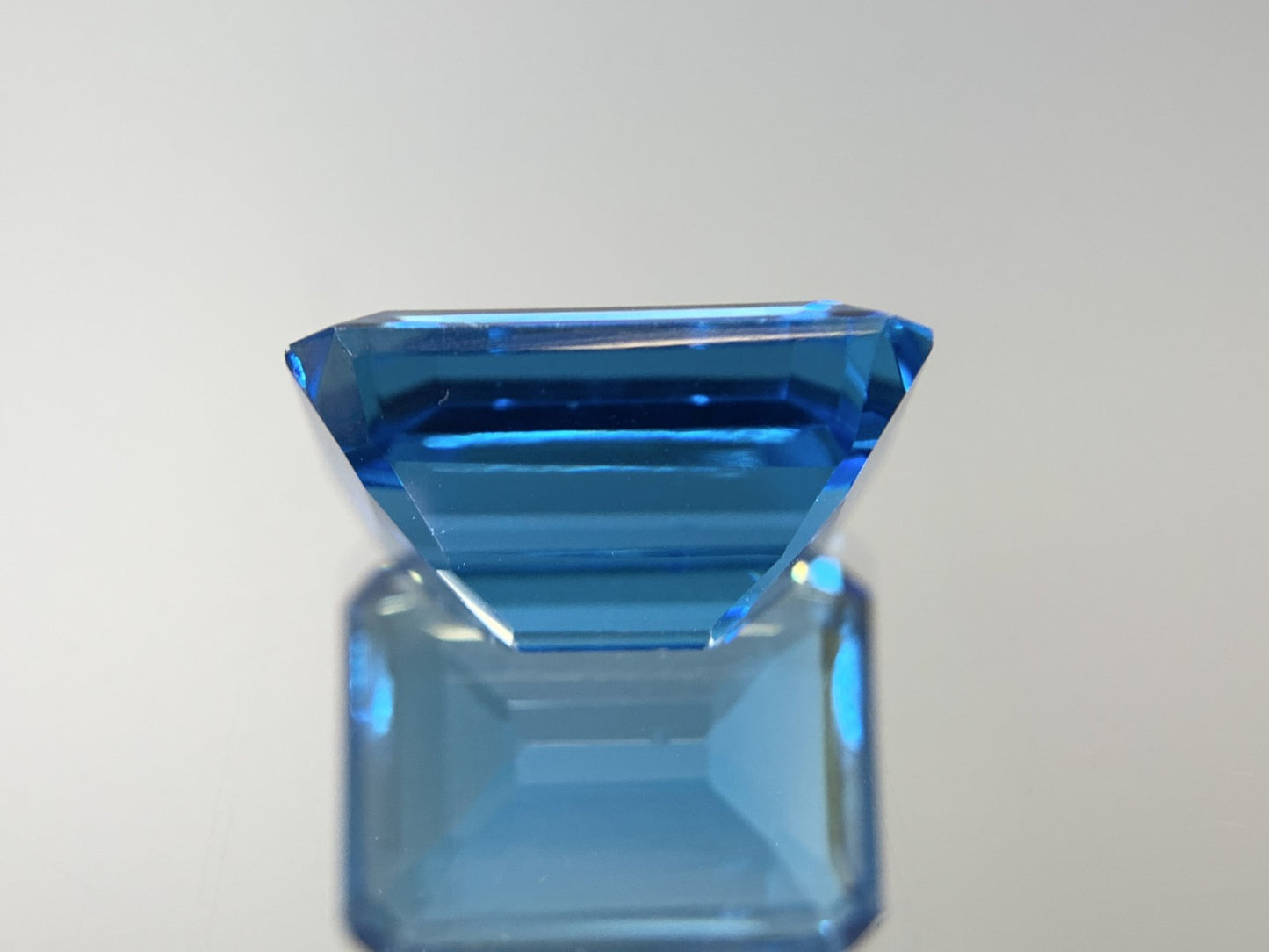 ブルートパーズ 天然 15.063ct 宝石ソーティング付き 15.9㎜×11.7㎜×8.3㎜ ルース（ 裸石 ） 8340Y