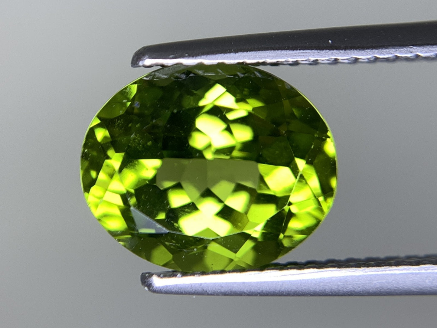 ペリドット 天然 4.423ct 宝石ソーティング付き 10.9㎜×9.0㎜×6.4㎜ ルース（ 裸石 ） 7295Y