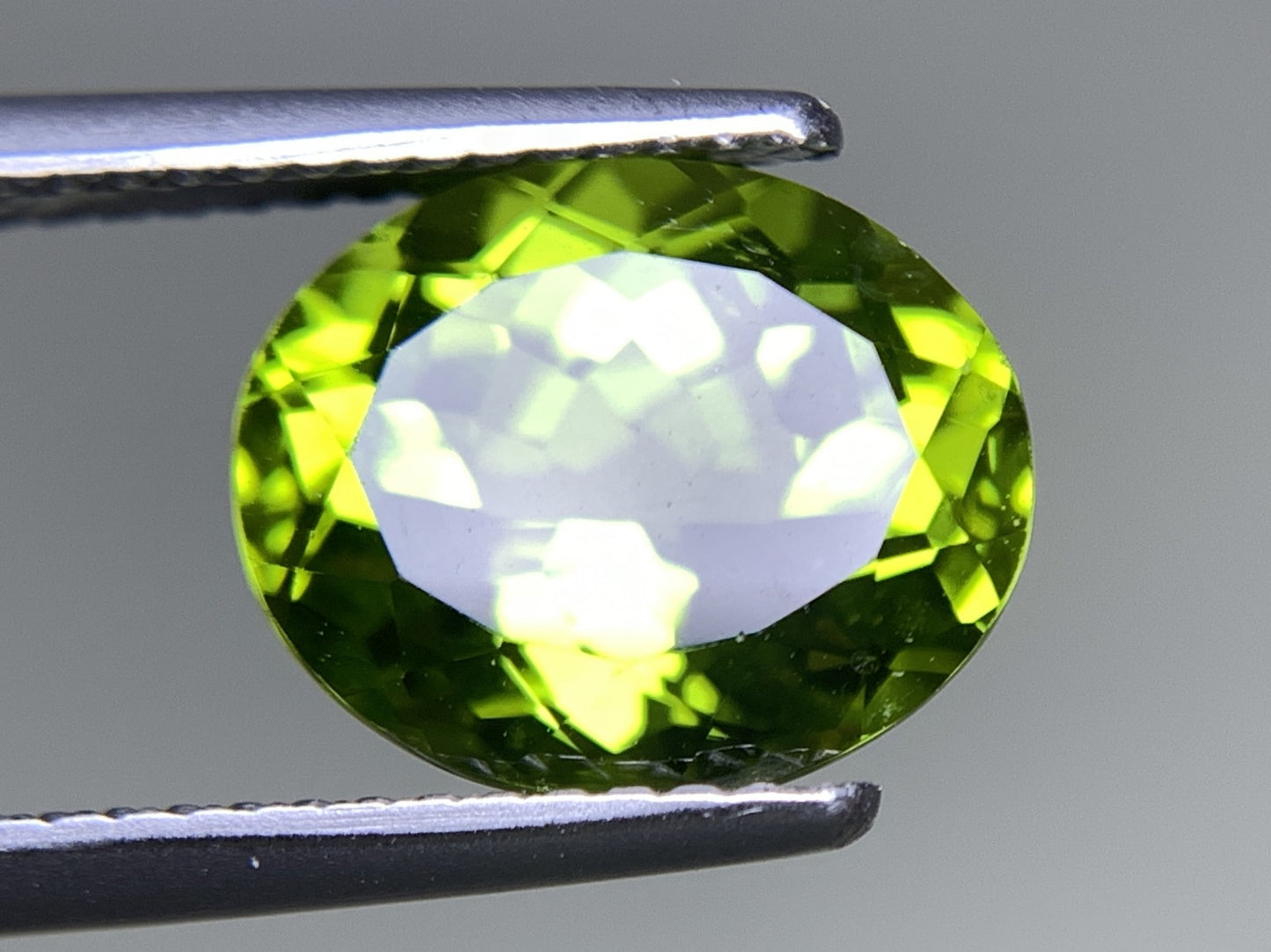 ペリドット 天然 4.423ct 宝石ソーティング付き 10.9㎜×9.0㎜×6.4㎜ ルース（ 裸石 ） 7295Y