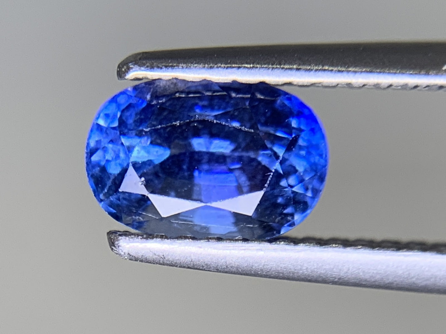 サファイア 1.746ct  宝石ソーティング付き  7.6㎜×5.2㎜×4.9㎜ ルース（ 裸石 ） 2022Y