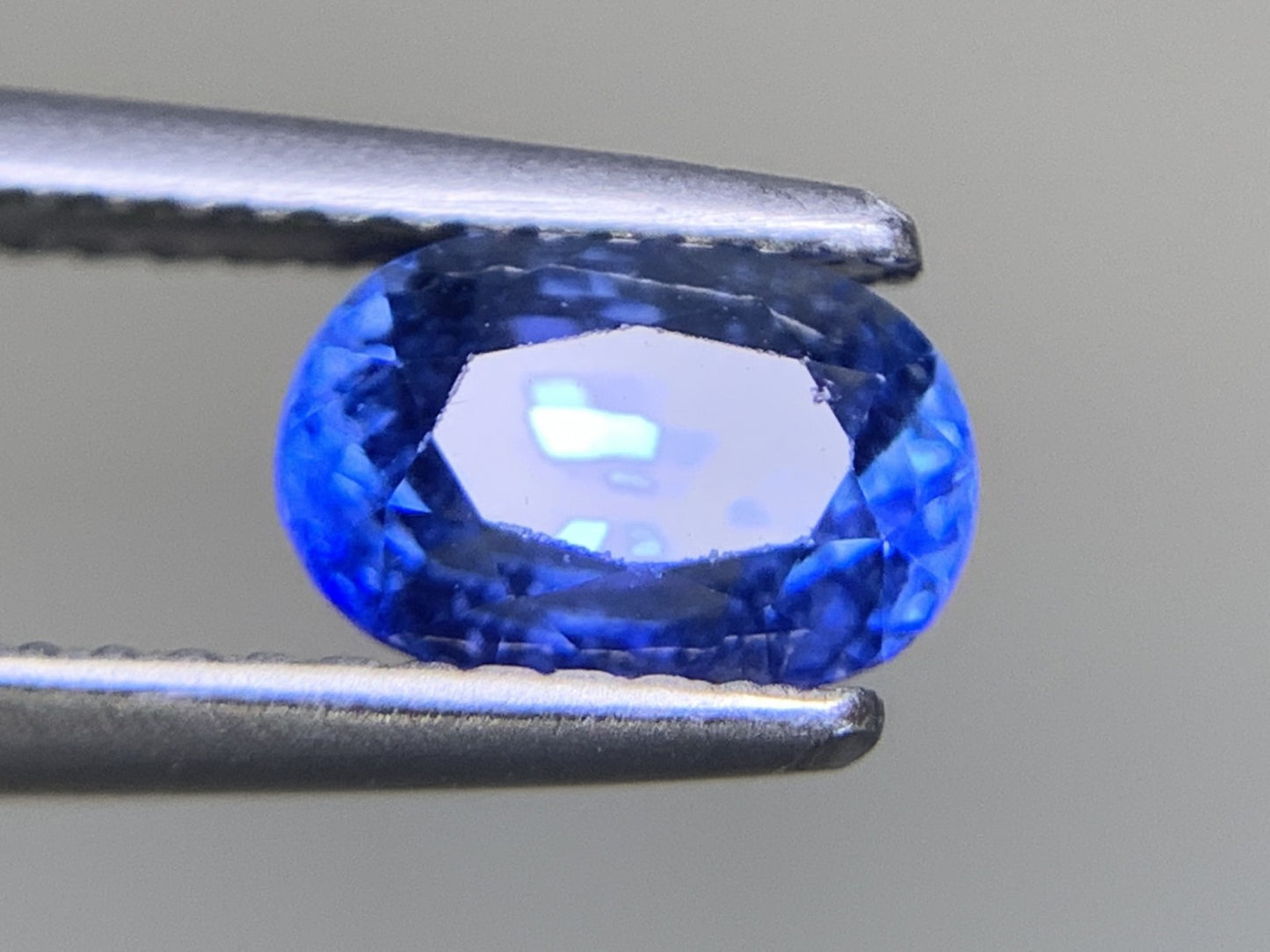 サファイア 1.746ct  宝石ソーティング付き  7.6㎜×5.2㎜×4.9㎜ ルース（ 裸石 ） 2022Y