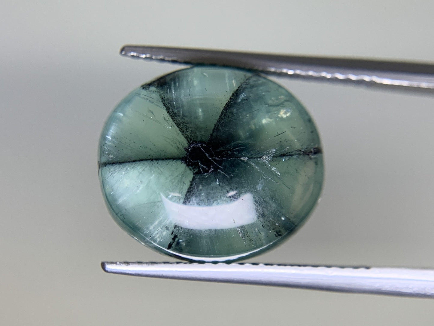 トラピッチェエメラルド  10.919ct  中央宝石ソーティング付き  14.8㎜×12.9㎜×7.3㎜  ルース（ 裸石 ） 3226Y