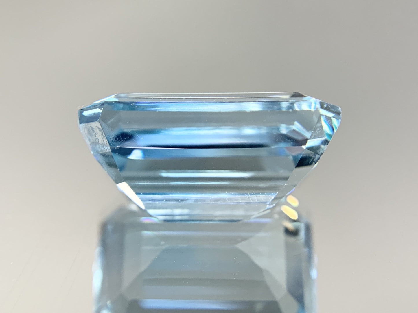 ブルートパーズ 天然 21.492ct 宝石ソーティング付き 17.9㎜×13.0㎜×8.7㎜ ルース（ 裸石 ） 8334Y