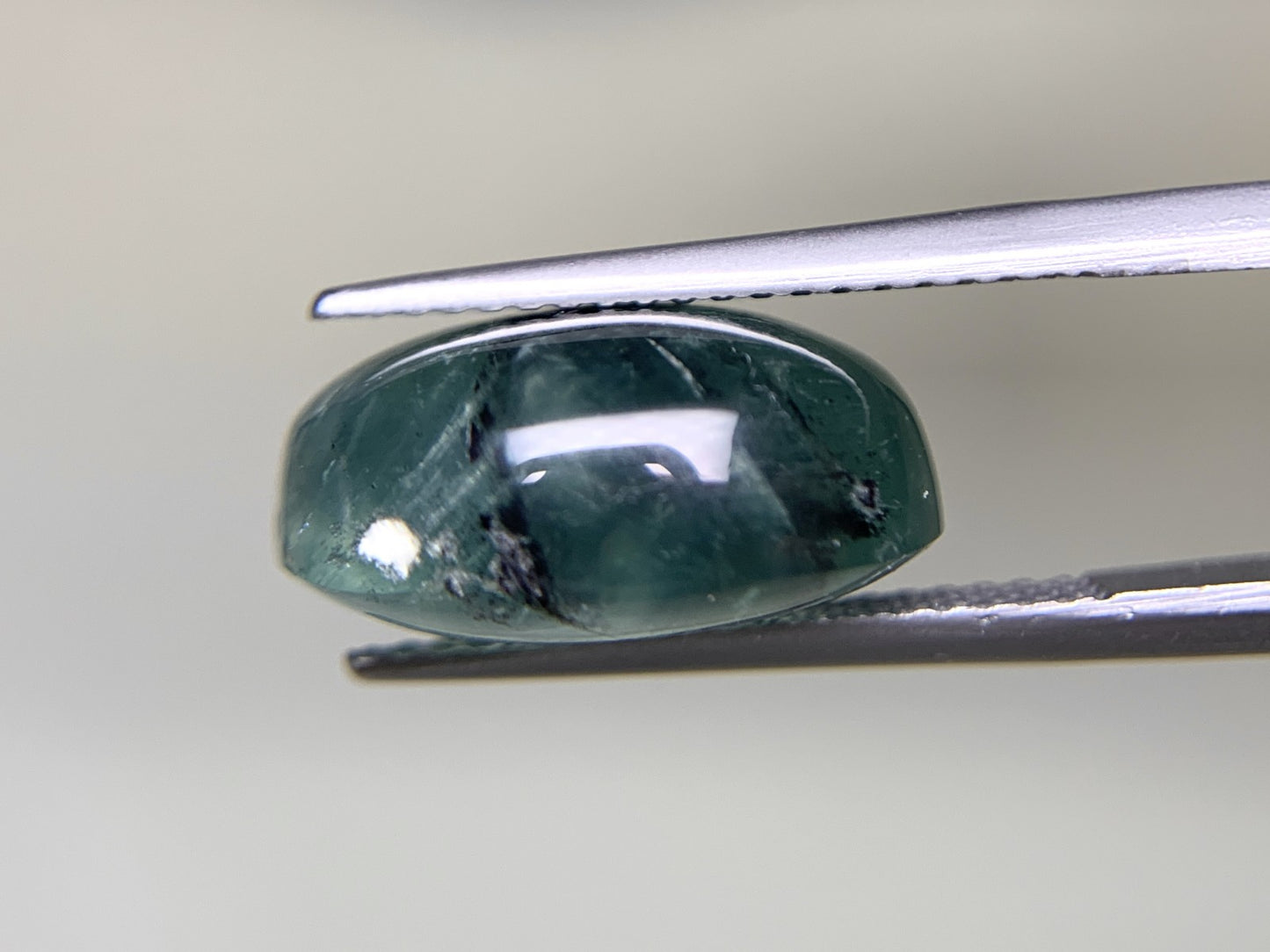 トラピッチェエメラルド  10.919ct  中央宝石ソーティング付き  14.8㎜×12.9㎜×7.3㎜  ルース（ 裸石 ） 3226Y