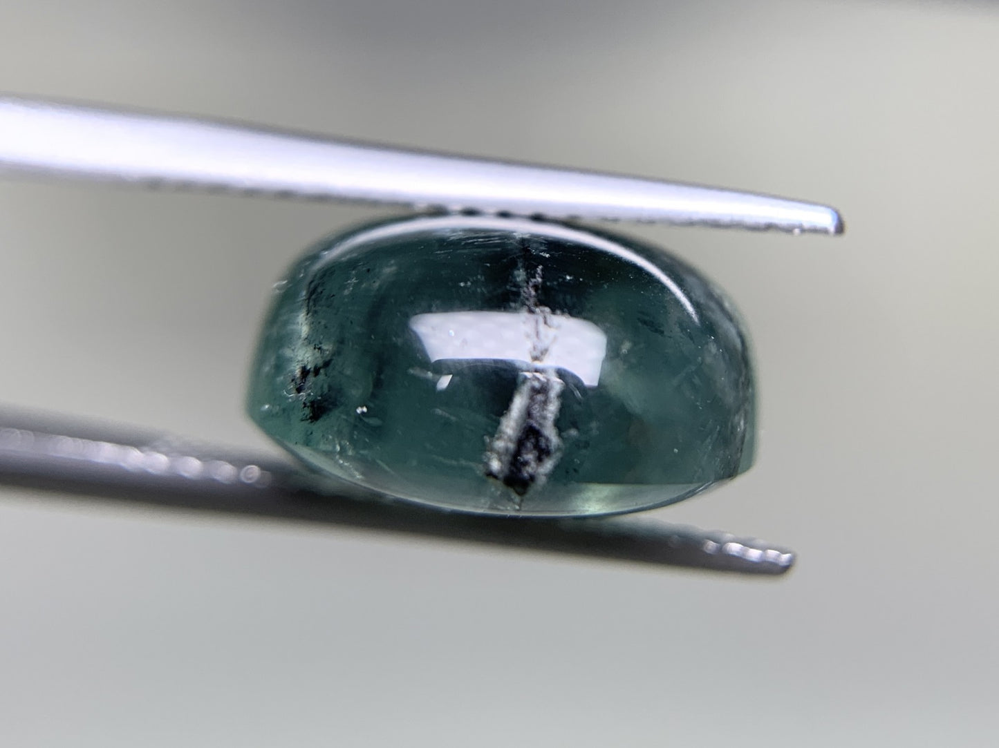 トラピッチェエメラルド  10.919ct  中央宝石ソーティング付き  14.8㎜×12.9㎜×7.3㎜  ルース（ 裸石 ） 3226Y